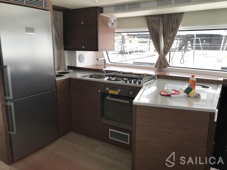 Lagoon 52 - Yacht Charter Sailica