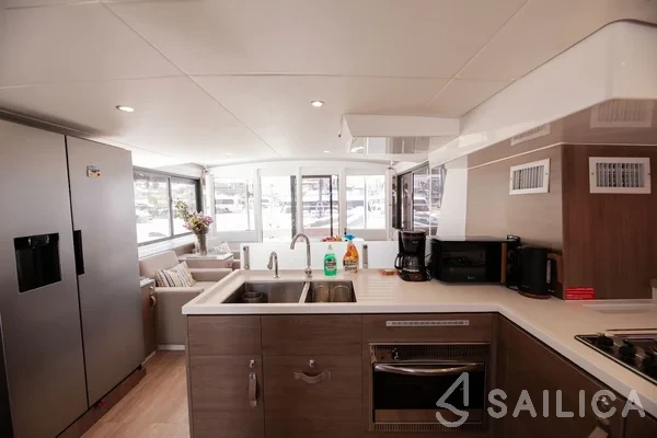 Bali 4.6 - Yacht Charter Sailica