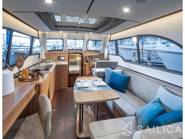 Grand Sturdy 29.9 Sedan - Yacht Charter Sailica