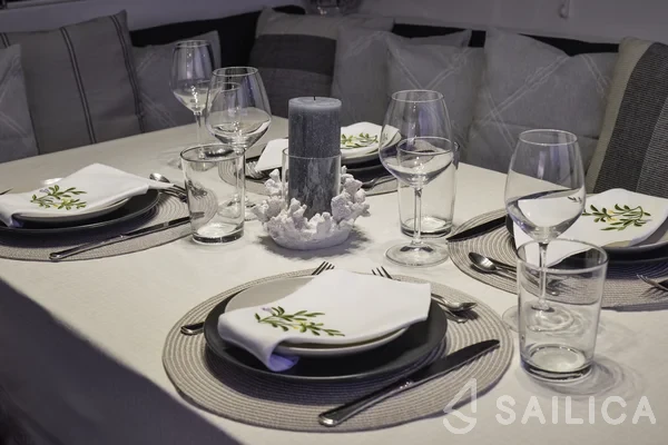 Lagoon 560 S2 - Yacht Charter Sailica