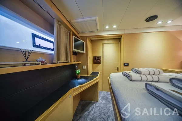 Lagoon 560 S2 - Yacht Charter Sailica