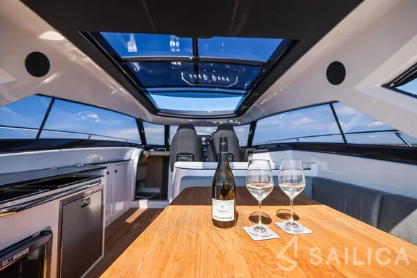 Focus Power 44 - Yacht Charter Sailica