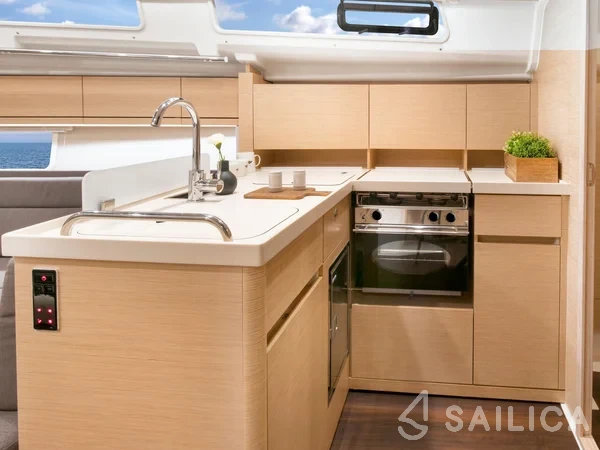 Hanse 418 - Yacht Charter Sailica