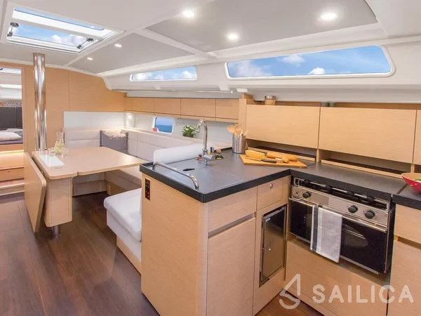 Hanse 418 - Yacht Charter Sailica
