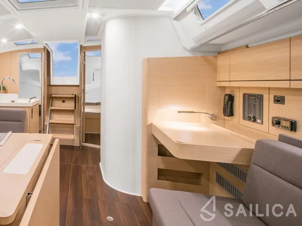 Hanse 418 - Yacht Charter Sailica