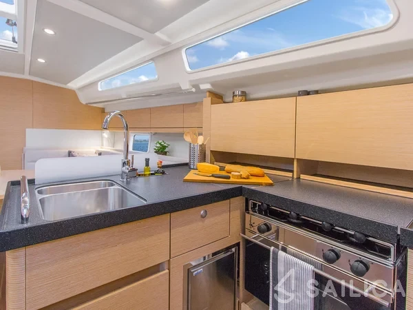 Hanse 418 - Yacht Charter Sailica
