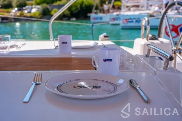 Oceanis 38.1 - Yacht Charter Sailica