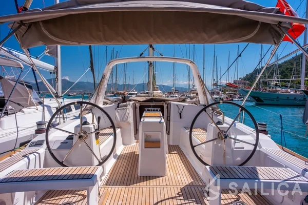 Oceanis 38.1 - Yacht Charter Sailica