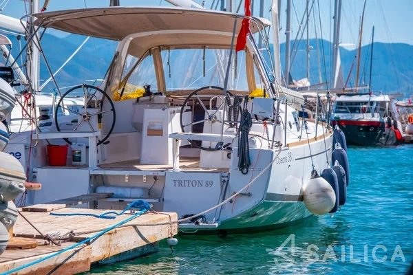 Oceanis 38.1 - Yacht Charter Sailica