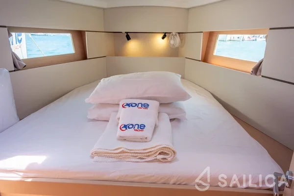 Oceanis 38.1 - Yacht Charter Sailica