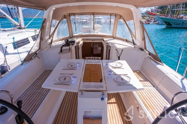 Oceanis 38.1 - Yacht Charter Sailica