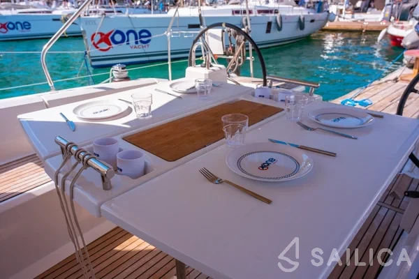 Oceanis 38.1 - Yacht Charter Sailica