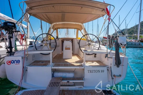 Oceanis 38.1 - Yacht Charter Sailica