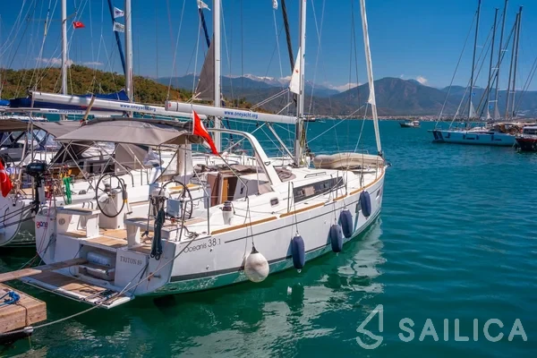 Oceanis 38.1 - Yacht Charter Sailica
