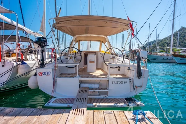 Oceanis 38.1 - Yacht Charter Sailica