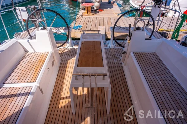 Oceanis 38.1 - Yacht Charter Sailica
