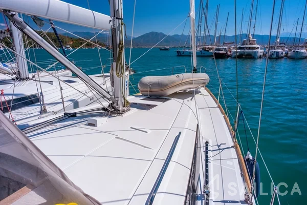 Oceanis 38.1 - Yacht Charter Sailica