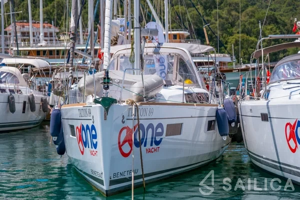 Oceanis 38.1 - Yacht Charter Sailica
