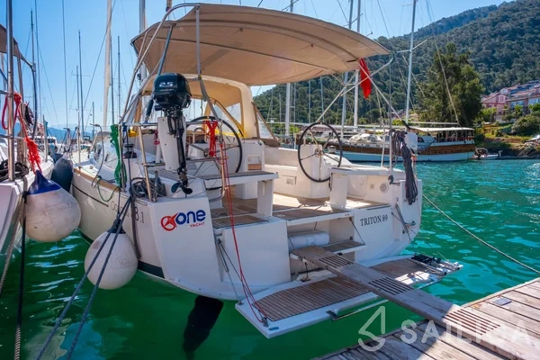 Oceanis 38.1 - Yacht Charter Sailica