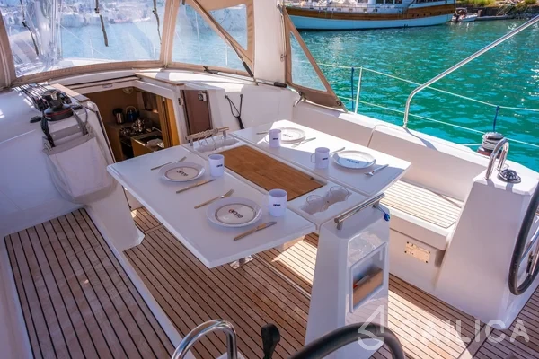 Oceanis 38.1 - Yacht Charter Sailica