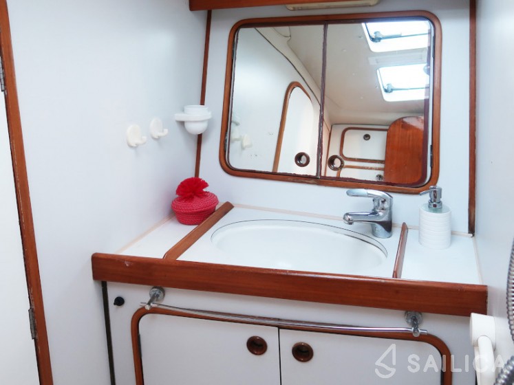 First 51 - Yacht Charter Sailica