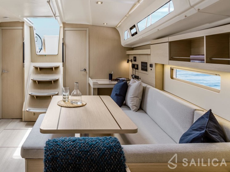 Oceanis 40.1 - Yacht Charter Sailica