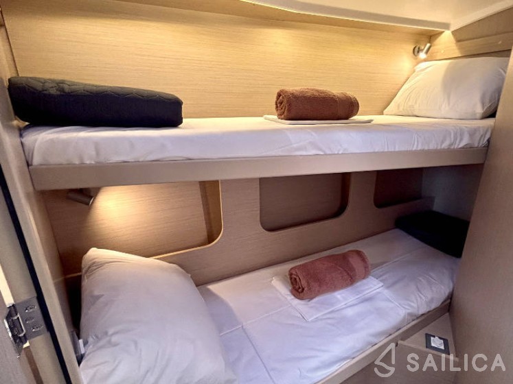 Oceanis 40.1 - Yacht Charter Sailica
