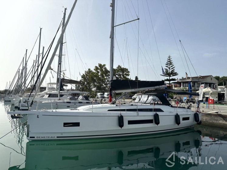 Oceanis 40.1 - Yacht Charter Sailica
