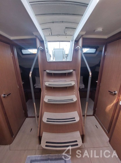 Oceanis 51.1 - Yacht Charter Sailica