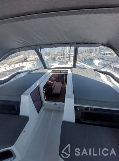 Oceanis 51.1 - Yacht Charter Sailica