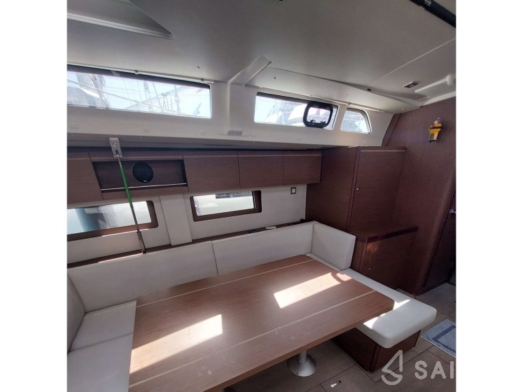Oceanis 51.1 - Yacht Charter Sailica