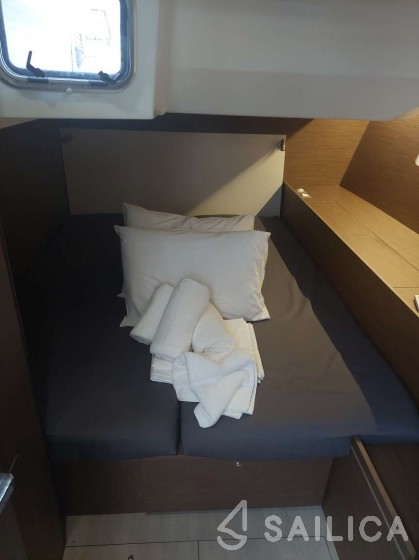 Oceanis 51.1 - Yacht Charter Sailica