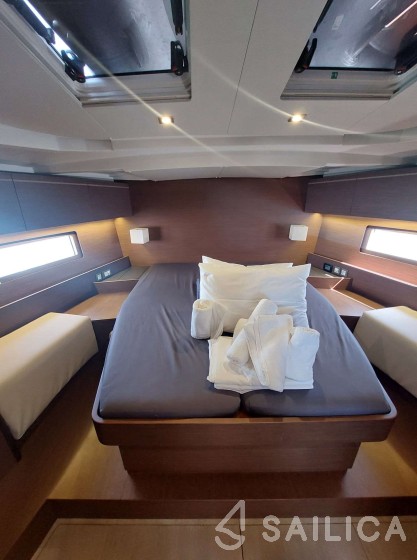 Oceanis 51.1 - Yacht Charter Sailica