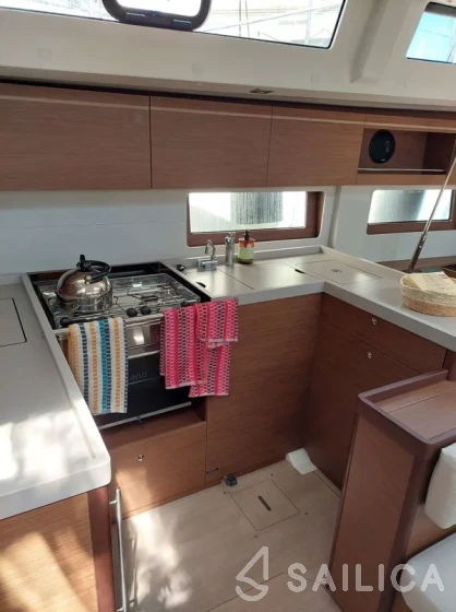 Oceanis 51.1 - Yacht Charter Sailica
