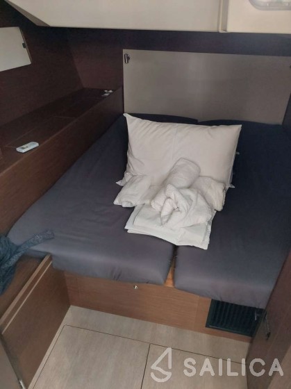 Oceanis 51.1 - Yacht Charter Sailica