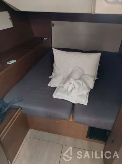 Oceanis 51.1 - Yacht Charter Sailica