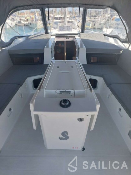 Oceanis 51.1 - Yacht Charter Sailica