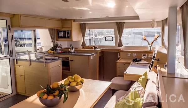 Lagoon 450 - Yacht Charter Sailica