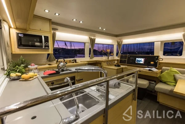 Lagoon 450 - Yacht Charter Sailica