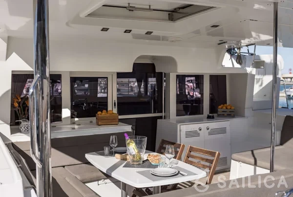 Lagoon 450 - Yacht Charter Sailica