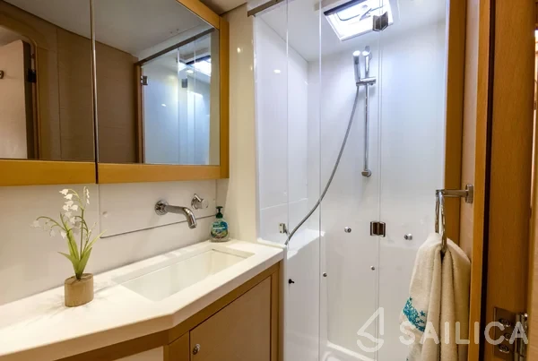 Lagoon 450 - Yacht Charter Sailica