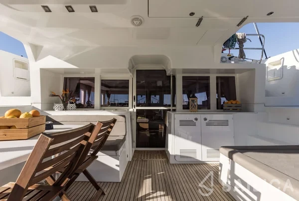 Lagoon 450 - Yacht Charter Sailica
