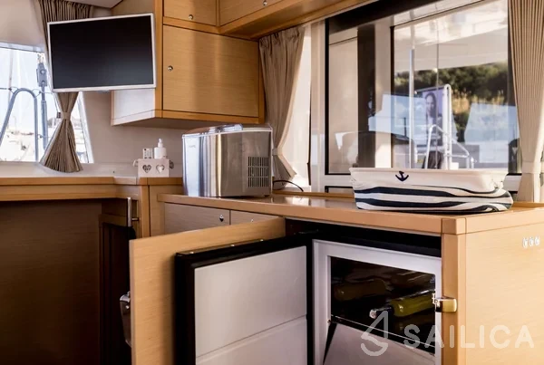 Lagoon 450 - Yacht Charter Sailica