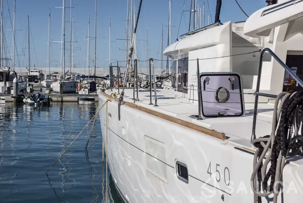 Lagoon 450 - Yacht Charter Sailica