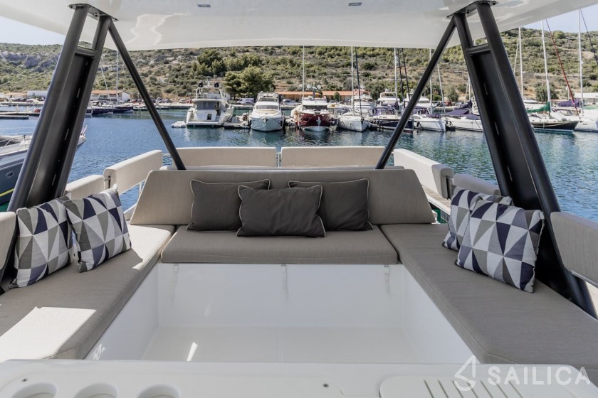 Bali Catspace MY - Yacht Charter Sailica