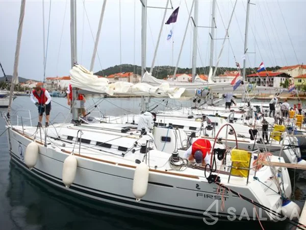 First 35 - Yacht Charter Sailica