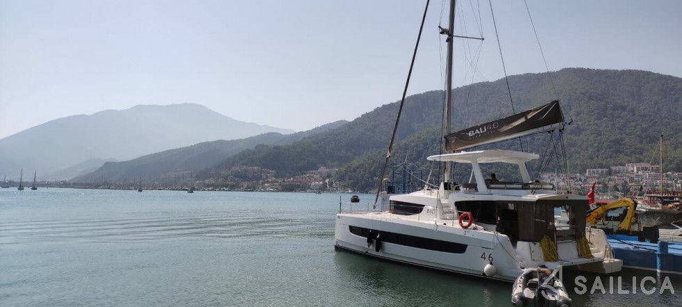 Bali 4.6 - 4 + 1 cab. - Yacht Charter Sailica