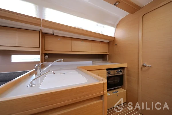 Dufour 412 GL - Yacht Charter Sailica