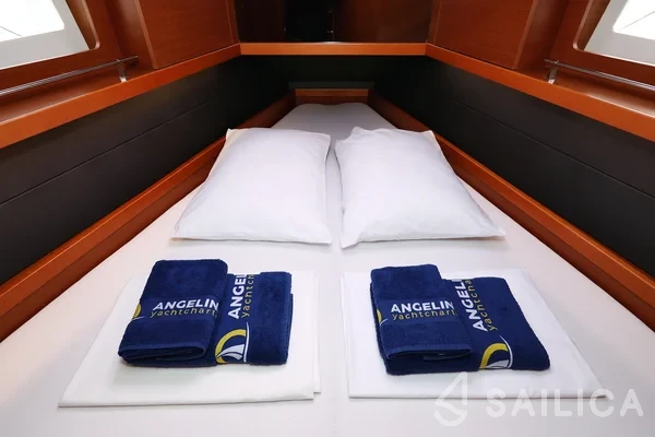 Oceanis 41 - Yacht Charter Sailica