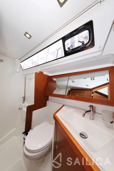 Oceanis 41 - Yacht Charter Sailica
